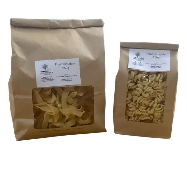 Frische Eiernudeln aus Hartweizengrieß vom Geflügelhof Arnsdorf, Bandnudeln und Spirelli, 250-g-Packung